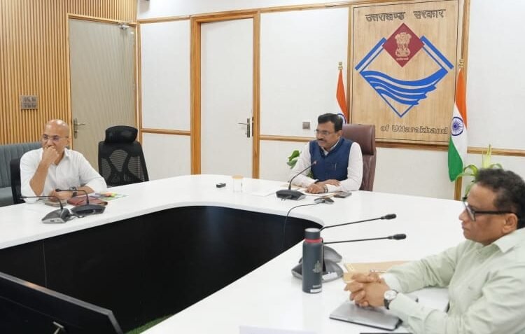 मुख्य सचिव ने कहा कि विभागों को यूटिलाइजेशन सर्टिफिकेट शीघ्र उपलब्ध करायें।