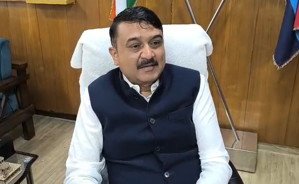 टिहरी में बस हादसा, SDRF की 5 टीमें मौके पर