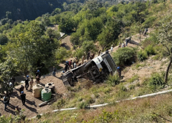 जनपद टिहरी- नरेन्द्रनगर क्षेत्रान्तर्गत कुंजापुरी–हिंडोलाखाल के पास एक बस दुर्घटनाग्रस्त, SDRF उत्तराखंड की 05 टीमें मौके के लिए रवाना