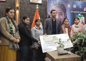नंदा सुनंदा योजना के तहत 4 बालिकाओं को मिले डेढ़ लाख रुपये के चेक, डीएम सविन बंसल ने किया वितरण