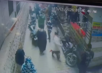 ब्रेकिंग न्यूज़: पिरान कलियर में सरेआम दबंगई, युवक को गेस्ट हाउस में घुसकर बेरहमी से पीटा; रोंगटे खड़े कर देने वाला वीडियो वायरल