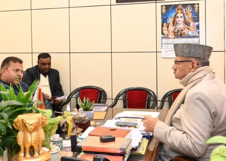 देहरादून: मसूरी विधानसभा में विकास कार्यों की समीक्षा, जल निगम अधिकारियों को कैबिनेट मंत्री गणेश जोशी के सख्त निर्देश