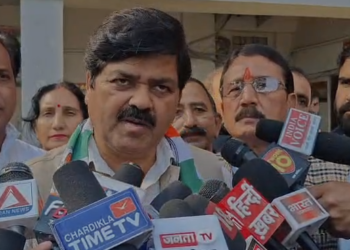 उत्तराखंड: कांग्रेस में शामिल हुई पूर्व अधिकारियों की ‘फौज’, वन विभाग से लेकर बैंक तक के दिग्गजों ने थामा दामन