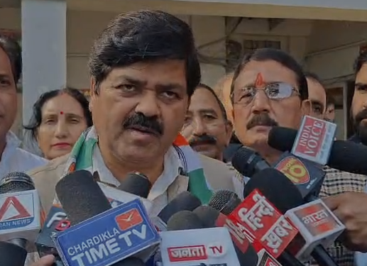 उत्तराखंड: कांग्रेस में शामिल हुई पूर्व अधिकारियों की ‘फौज’, वन विभाग से लेकर बैंक तक के दिग्गजों ने थामा दामन