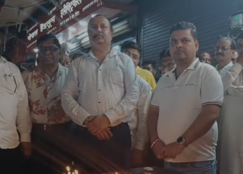 PM की ‘सोना न खरीदने’ की अपील से सर्राफा व्यापारी परेशान, देहरादून के धामावाला बाजार में मोमबत्ती जलाकर जताया विरोध