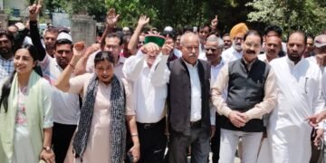 विकासनगर: ‘कक्षा 12 तक बढ़े RTE का दायरा’, जन संघर्ष मोर्चा ने तहसील घेरकर प्रधानमंत्री को भेजा ज्ञापन