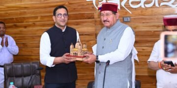 उत्तरकाशी: कैबिनेट मंत्री भरत सिंह चौधरी ने ली अफसरों की क्लास, विकास योजनाओं को समय पर पूरा करने के सख्त निर्देश