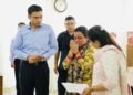देहरादून: सीएम धामी के निर्देशों पर जिला प्रशासन की मानवीय पहल, कैंसर पीड़ित परिवार का पूरा कर्ज चुकाकर किया ऋणमुक्त