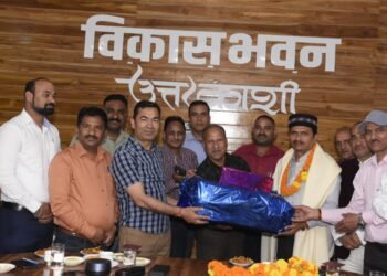 उत्तरकाशी: जिला विकास अधिकारी अजय सिंह को दी गई भावभीनी विदाई, CDO जय भारत सिंह ने बताया प्रेरणास्रोत