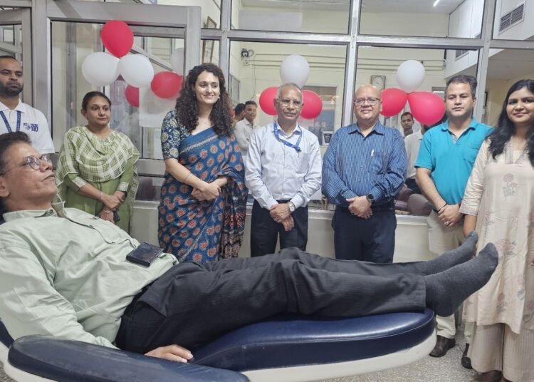 विश्व रक्तदाता दिवस: हिम्स जौलीग्रांट में रक्तदान जागरूकता शिविर, दुर्लभ ‘बॉम्बे ब्लड ग्रुप’ डोनर अमन राणा सम्मानित