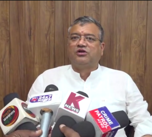 देहरादून नगर निगम में करीब 20 मनोनीत पार्षदों ने ली शपथ, मेयर ने दी बधाई
