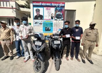 दून पुलिस की बड़ी कार्रवाई: चेन स्नैचिंग करने वाले 4 शातिर आरोपी गिरफ्तार, लूटी गई चेन और 2 स्कूटी बरामद