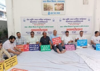 देहरादून: जल जीवन मिशन के ठेकेदारों का फूटा गुस्सा, SWSM कार्यालय पर शुरू की अनिश्चितकालीन हड़ताल